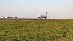 Vliegtuig op de landingsbaan in Zaventem